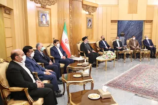 تصاویر بازگشت رئیس جمهور از سفر ترکمنستان