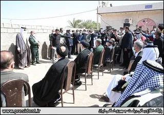 تصاویر بازدید هوایی رئیس جمهور از منطقه دشت آزادگان و هورالعظیم و حضور در میان مردم روستاهای اطراف هویزه