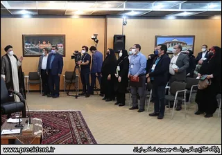 تصاویر رییس جمهور در نشست خبری استان فارس