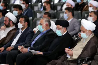 تصاویر دیدار با نخبگان ، علماء ، خانواده شهدا ، ایثارگران و جمعی از اقشار مختلف مردم