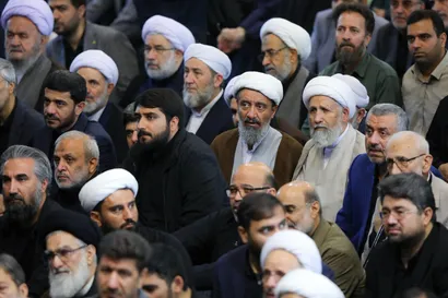 اقامه نماز رهبر معظم انقلاب بر پیکر رئیس جمهور شهید و همراهان