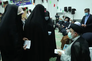 تصاویر دیدار و گفتگوی صمیمی با جمعی از خانواده شهدای مازندران