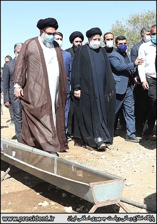 حضور آیت‌الله رئیسی در جمع عشایر بویراحمدی تنگه گرگو