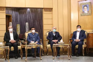 تصاویر بازگشت رئیس جمهور از سفر ترکمنستان