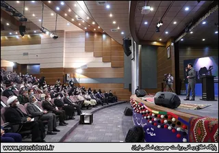 تصاویر دیدار رئیس جمهور با نخبگان ، علماء ، خانواده شهدا ، ایثارگران و جمعی از اقشار مختلف مردم کهکیلویه وبویراحمد
