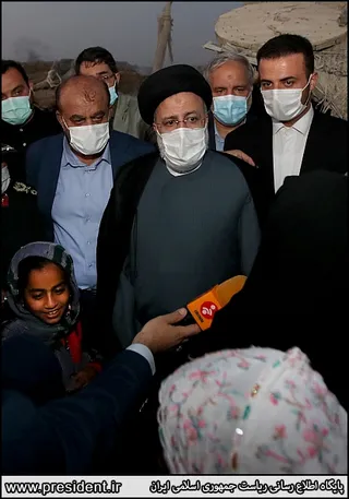 حضور و گفتگوی رئیس جمهور با حاشیه نشینان شهر چابهار