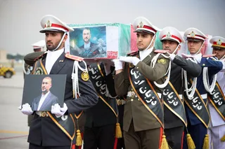 استقبال از پیکر رئیس جمهور شهید و همراهان در فرودگاه مهرآباد
