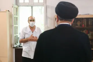تصاویر حضور سرزده رئیس جمهور منتخب در آسایشگاه جانبازان امام خمینی(ره)