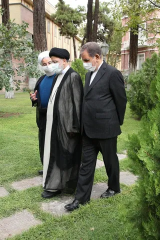 تصاویر تحویل دفتر ریاست جمهوری به آیت‌الله رئیسی