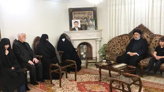تصاویر دیدار آیت‌الله رئیسی با خانواده شهید صیاد خدایی