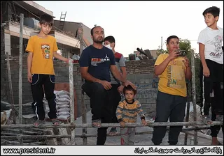 تصاویر حضور سرزده دکتر رئیسی در محله محروم حاشیه شهر ایلام