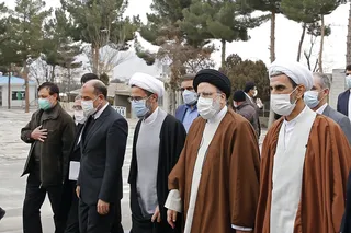 آیت الله رئیسی از بارگاه امامزاده سید عباس ابن موسی ابن جعفر (ع) زیارت کرد