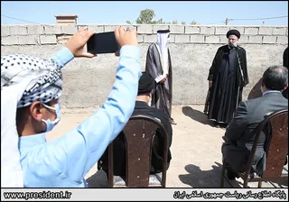 تصاویر بازدید هوایی رئیس جمهور از منطقه دشت آزادگان و هورالعظیم و حضور در میان مردم روستاهای اطراف هویزه