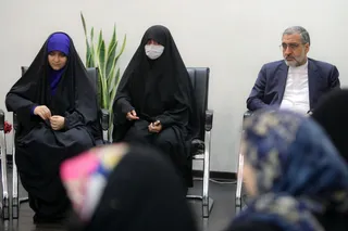 تصاویر دیدار با جمعی از دختران شرکت کننده در برنامه «بینهایت شو»