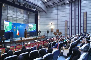 تصاویر دیدار رئیس جمهور با نخبگان ، علماء ، خانواده شهدا ، ایثارگران و جمعی از اقشار مختلف مردم