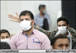 تصاویر حضور و گفتگوی رئیس جمهور با حاشیه نشینان شهر چابهار