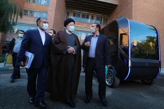 تصاویر بازدید رئیس جمهور از نمایشگاه دستاوردهای فناورانه دانشگاه صنعتی شریف