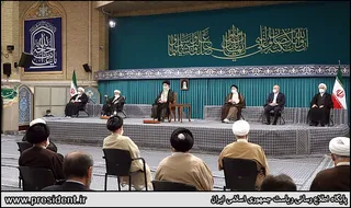 تصاویر دیدار جمعی از مسئولان نظام و میهمانان کنفرانس وحدت اسلامی