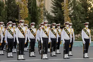 اقتدار با خشونت و نرمی و مهربانی با ضعف نشان دادن متفاوت است/ پلیس مردمی و مقتدر که با روش‌های قانونمند با قانون شکنان مقابله می‌کند مورد حمایت دستگاه قضایی است/ باید مقتدرانه مقابل سارقان سابقه دار، قاچاقچیان و اشرار ایستاد