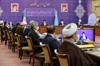 اگر آنقدر که جلسه گذاشتند تا چگونه از غرب کمک بگیرند، برای رونق تولید جلسه می‌گذاشتند، گره‌های بزرگی در کشور باز شده بود