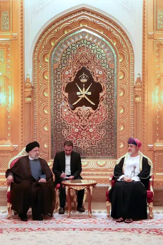 تصاویر مراسم استقبال رسمی سلطان عمان از آیت الله رئیسی در قصر العلم