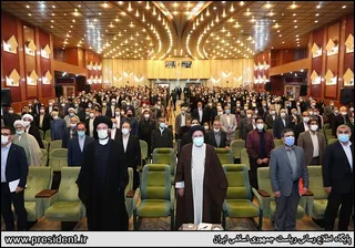 تصاویردیدار رئیس جمهور با نخبگان ، علماء ، خانواده شهدا ، ایثارگران و جمعی از اقشار مختلف مردم