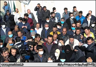 تصاویر سخنرانی در جمع اهالی کوی فلسطین
