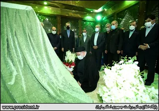 تصاویرمراسم تجدید میثاق اعضای هیات دولت با آرمانهای امام خمینی (ره)