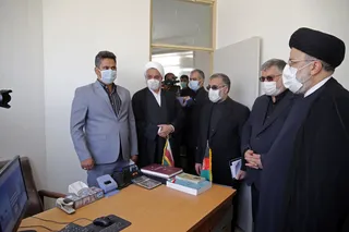 آیت الله رئیسی از بازارچه مرزی یزدان بازدید کرد