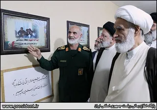 تصاویر حضور در محل یادبود «ستاد فرماندهی قرارگاه مرکزی کربلا» در دوران دفاع مقدس