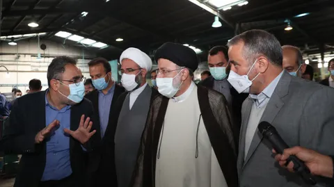 بازدید آیت‌الله رئیسی از کارخانه تولید لوازم خانگی سنگرکار