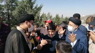 گزارش تصویری/ زیارت کهف الشهداء و گفت‌وگو با مردم