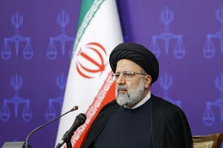 نه نگاه افراطی که زن را گوشه نشین در خانه می‌داند، نه نگاه تفریطی غربی که زن را در حد یک کالا می‌شناسد، هیچکدام را قبول نداریم