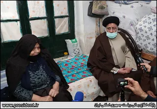 تصاویر حضور رئیس جمهور در کنار مردم شریف محله های زنجان