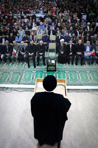 تصاویر حضور دکتر رئیسی در اجتماع مردم شهرستان رباط‌کریم
