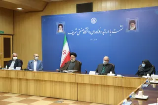 تصاویر نشست رئیس جمهور با اساتید و فناوران دانشگاه صنعتی شریف