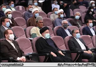 تصاویر دیدار رئیس جمهور با نخبگان ، علماء ، خانواده شهدا ، ایثارگران و جمعی از اقشار مختلف مردم کهکیلویه وبویراحمد