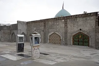 آیت الله رئیسی از بارگاه امامزاده سید عباس ابن موسی ابن جعفر (ع) زیارت کرد