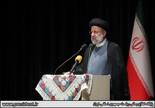 تصاویر نشست علمای شیعه و سنی، نمایندگان اقشار مختلف و مدیران شهرستان چابهار با حضور رئیس جمهور