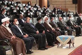 تصاویر دیدار با نخبگان ، علماء ، خانواده شهدا ، ایثارگران و جمعی از اقشار مختلف مردم