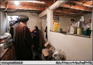 تصاویر حضور رئیس جمهور در کنار مردم شریف محله های زنجان