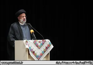 تصاویر نشست علمای شیعه و سنی، نمایندگان اقشار مختلف و مدیران شهرستان چابهار با حضور رئیس جمهور