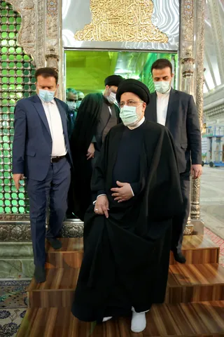 تصاویر تجدید میثاق آیت الله رئیسی و اعضای هیأت دولت با آرمان‌های امام راحل و شهدای انقلاب اسلامی