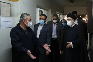 بازدید حجت‌الاسلام والمسلمین رئیسی از کارخانه صنایع غذایی کیوان