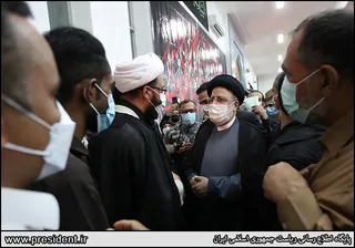 تصاویر حضور و گفتگوی رئیس جمهور با حاشیه نشینان شهر چابهار