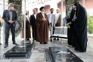تصاویر دیدار با جمعی از دختران شرکت کننده در برنامه «بینهایت شو»
