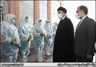 تصاویر حضور رئیس جمهور در مجتمع عروجیان بهشت زهرا(س)