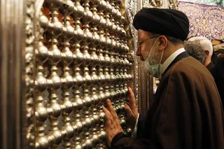 آیت الله رئیسی حرم امامین کاظمین را زیارت کرد