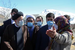 بازدید آیت الله رئیسی از مناطق زلزله زده سی‌سخت و ابراز همدردی با زلزله زدگان
