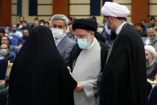 تصاویر دیدار با خانواده شهدا ، ایثارگران و نخبگان استان همدان